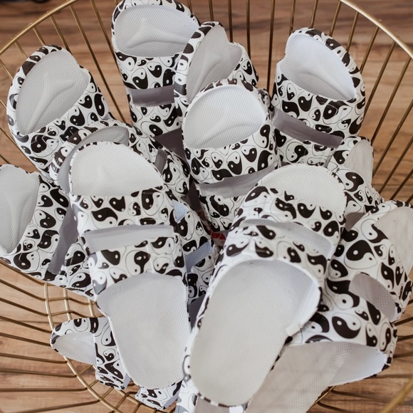 BNWT Freedom Moses Yin Yang Pool Slides - Picture 2 of 4